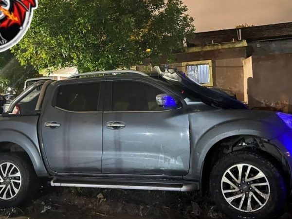 Persecución policial en Santa Fe: terminó con un auto en una zanja y un detenido por resistencia a la autoridad