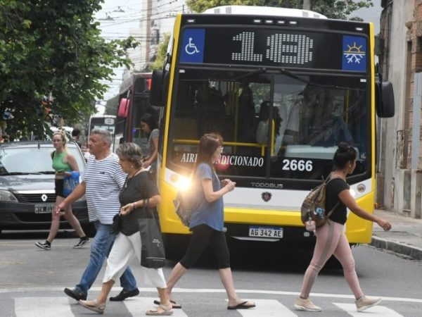 Aumento del boleto de colectivos en Santa Fe: cruces políticos y tensión en el Concejo Municipal