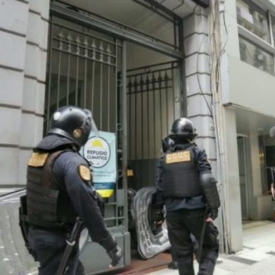 Motín y toma de rehenes en una comisaría de Lavalle: los detenidos exigieron comida antes de entregarse