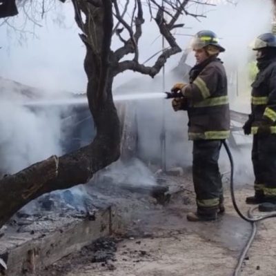 Incendio total en una vivienda precaria a la vera de la autopista Santa Fe-Rosario