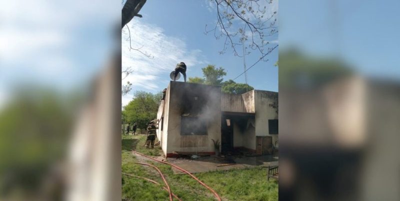 Incendio en una vivienda rural del departamento Vera: bomberos trabajaron para sofocar las llamas