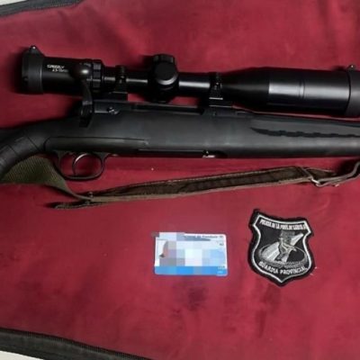 Operativo en Tostado: secuestraron un fusil con mira telescópica durante un control vehicular de rutina