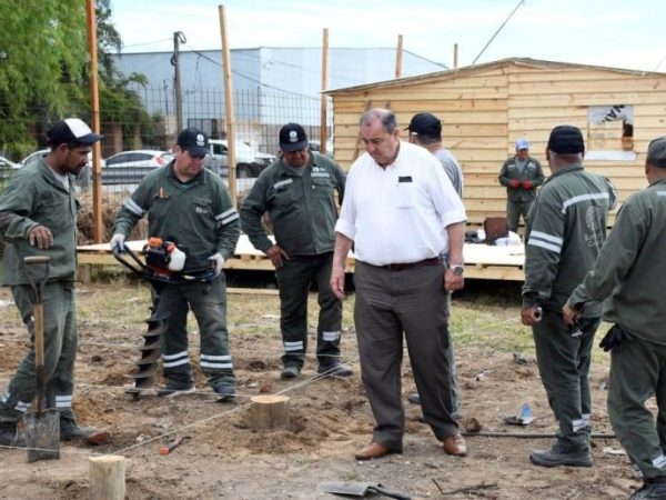 El intendente Juan Pablo Poletti recorrió el Centro Integral de Asistencia para asistir a las familias afectadas en la ciudad de Santa Fe