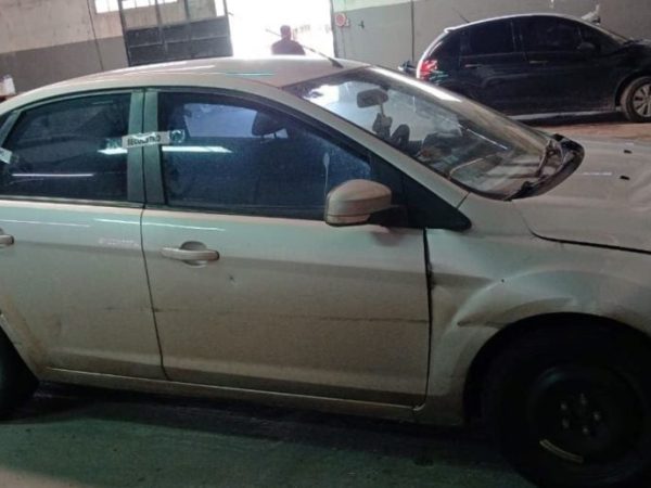 Detuvieron en la ciudad de Santa Fe a un automovilista hallado dormido tras un choque y fuga