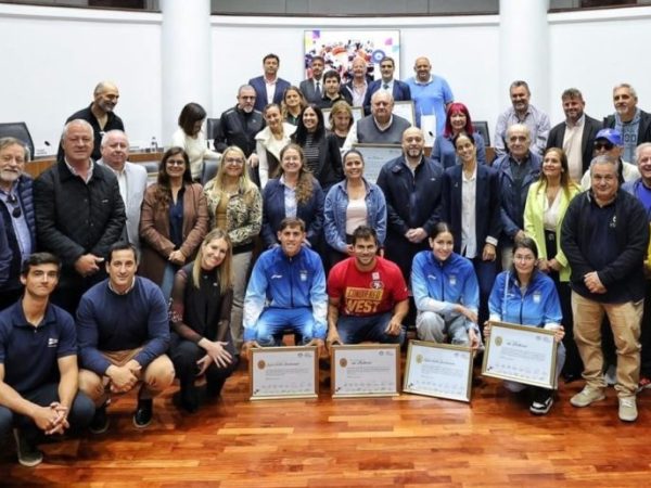 El Concejo Municipal de Santa Fe distinguió a los deportistas y clubes locales que participaron en los Juegos Suramericanos