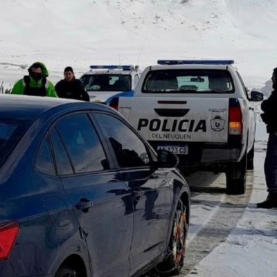 Rescataron a dos turistas chilenos que viajaban a Neuquén y quedaron varados en la Ruta 23 tras perder contacto