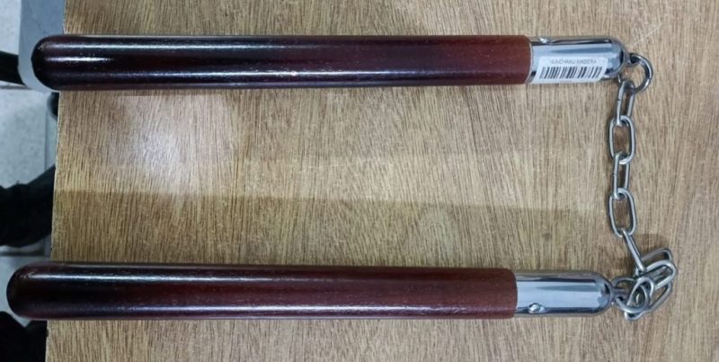 Detuvieron a un hombre armado con un nunchaku tras resistirse a la policía en barrio Candioti
