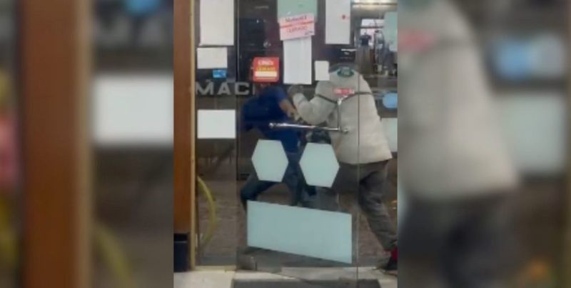 Violenta pelea callejera entre dos personas en barrio Guadalupe generó alarma entre vecinos y comerciantes