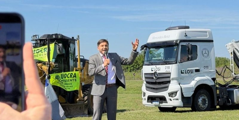 Pullaro firmó el contrato para ampliar el tercer carril de la Autopista Santa Fe-Rosario