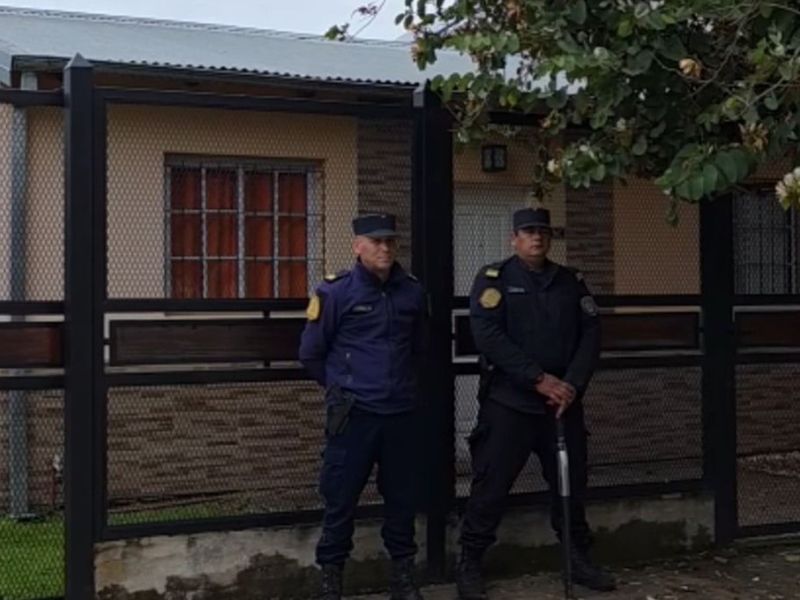 Allanaron viviendas por la difusión de imágenes íntimas hechas con IA