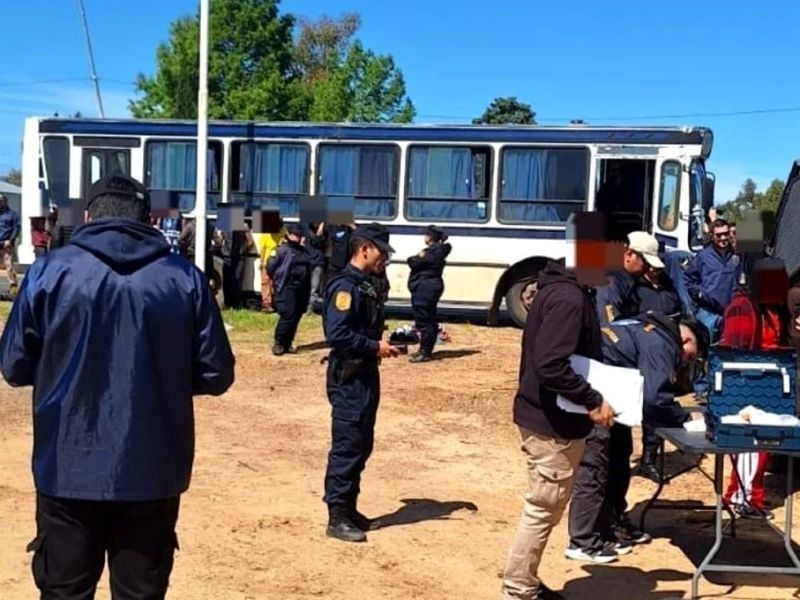Controlaron un colectivo de cosecheros y secuestraron drogas