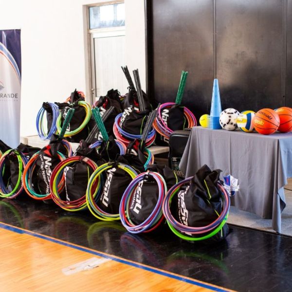 Entre Ríos entregó kits deportivos a 24 escuelas de Concordia