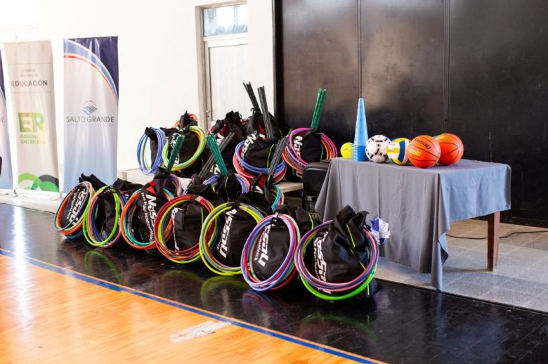 Entre Ríos entregó kits deportivos a 24 escuelas de Concordia