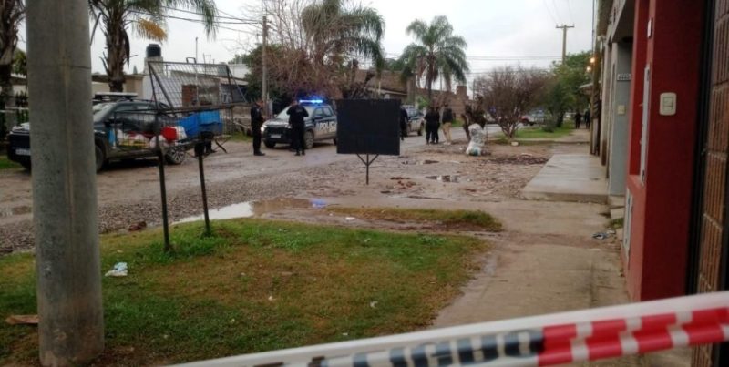Liberaron al policía que intentó robar en una casa de barrio Nueva Esperanza y terminó herido de bala