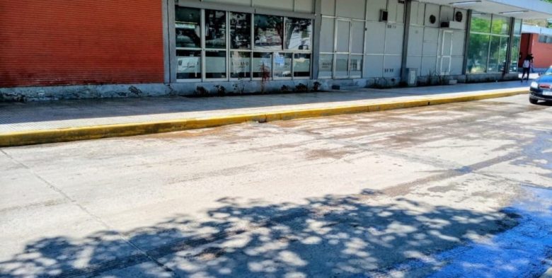 Desborde cloacal en la Terminal de Ómnibus de Santa Fe genera malestar entre pasajeros y vecinos