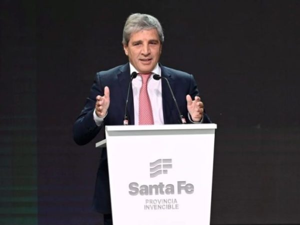 Luis Caputo en Rosario: el Gobierno confirmó 48 proyectos por US$ 210.000 millones bajo el RIGI