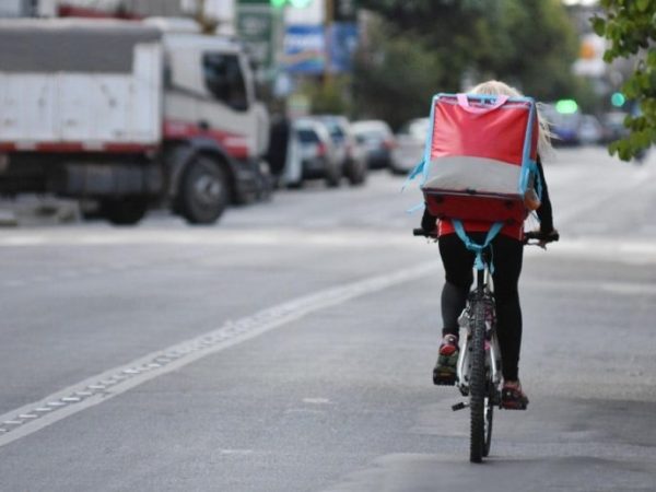 Radiografía laboral en Santa Fe: bajos salarios, brecha de género y pluriempleo entre los jóvenes