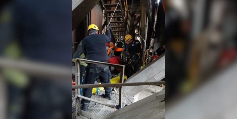 Puerto General San Martín: rescataron a un operario que cayó al pozo de una noria en una planta industrial