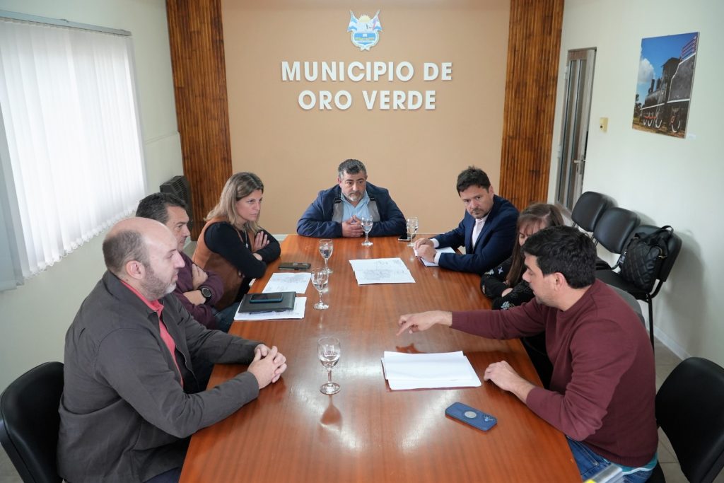 Gobierno provincial e intendentes acordaron reanalizar el proyecto del Acueducto Metropolitano