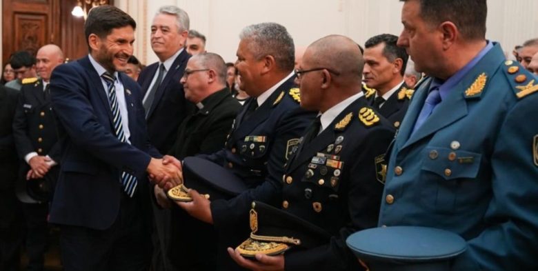Pullaro reconoció a policías reincorporados y lanzó una nueva convocatoria para custodias