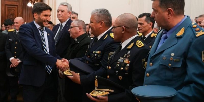 Pullaro reconoció a policías reincorporados y lanzó una nueva convocatoria para custodias
