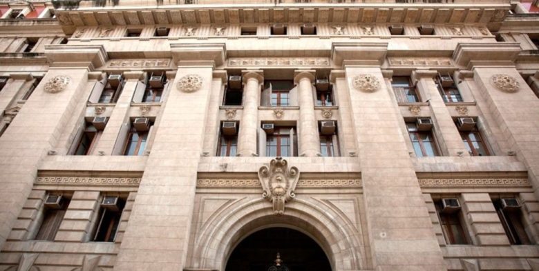 La Corte Suprema dictó una cautelar interina y suspendió la derogación de la Ley de Tierras