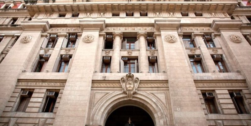 La Corte Suprema dictó una cautelar interina y suspendió la derogación de la Ley de Tierras