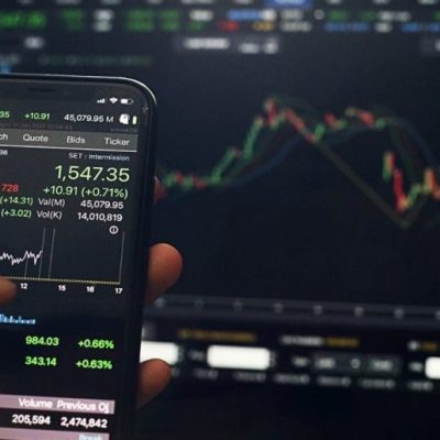 Impacto regional: caen acciones argentinas en Wall Street por incertidumbre electoral en Brasil