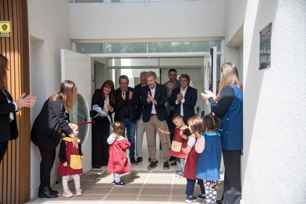 Federación: Frigerio inauguró obras educativas y recorrió trabajos de infraestructura vial y sanitaria