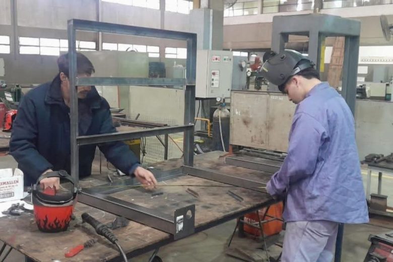 Estudiantes de la Escuela Técnica de Colón construyeron una rampa accesible para el Centro Ecuestre