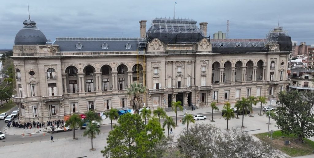 Más de 27.000 estatales de Santa Fe se sumaron al plan provincial de desendeudamiento
