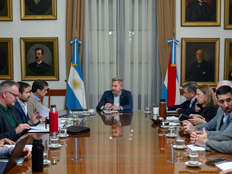 Rogelio Frigerio encabezó una reunión de gabinete centrada en educación, salud, obra pública y Sidecreer