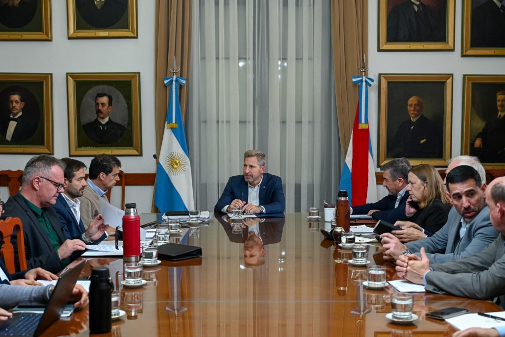 Rogelio Frigerio encabezó una reunión de gabinete centrada en educación, salud, obra pública y Sidecreer