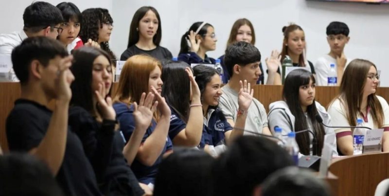 Concejo Joven en Santa Fe: estudiantes secundarios presentaron 69 proyectos sobre empleo, seguridad y ambiente