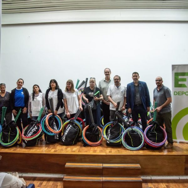 Entre Ríos entrega 140 kits deportivos a escuelas de la provincia