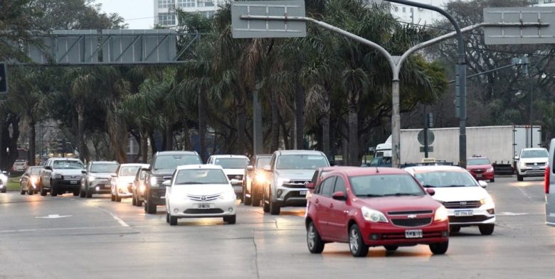 El Gobierno nacional postergó hasta diciembre el aumento de los impuestos a los combustibles