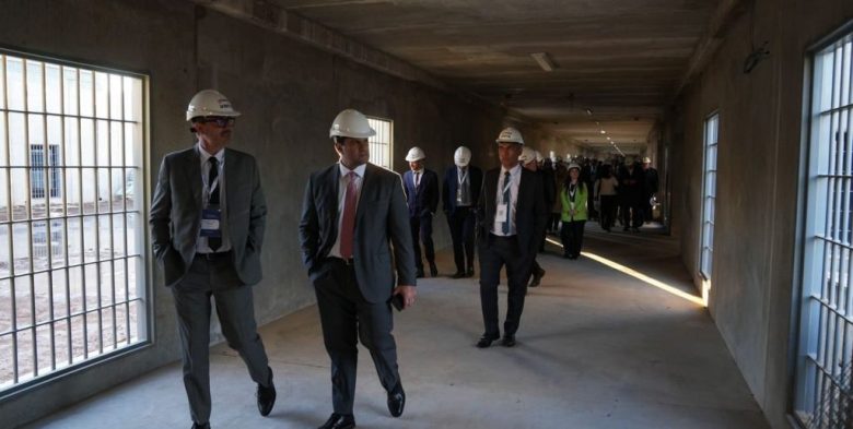 Fiscales de nueve provincias y especialistas internacionales recorrieron la nueva cárcel de alto perfil en Piñero