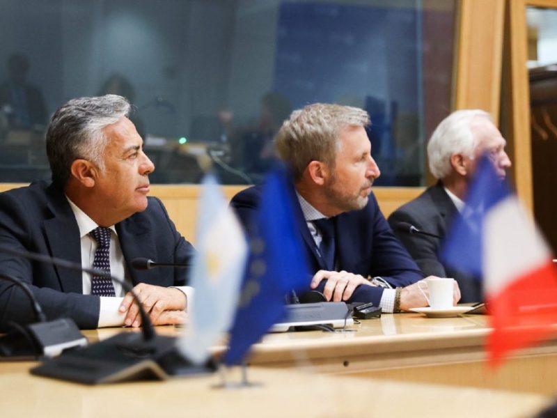 El gobernador Frigerio evaluó alternativas de financiamiento con la Agencia Francesa de Desarrollo en París