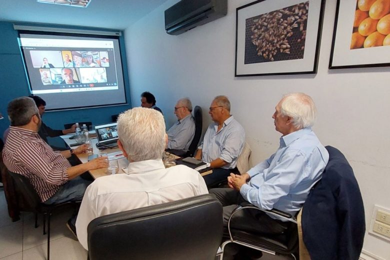 El gobierno provincial y el sector agropecuario analizan medidas ante la crecida del río Paraná por El Niño