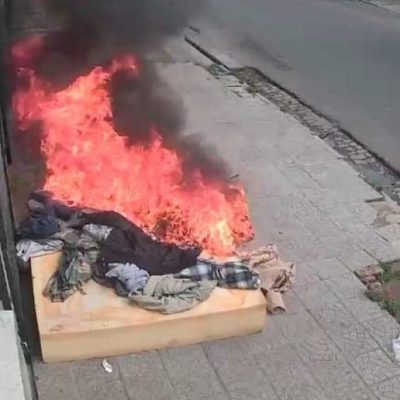 Preocupación en Candioti Sur por un colchón quemado en plena vía pública