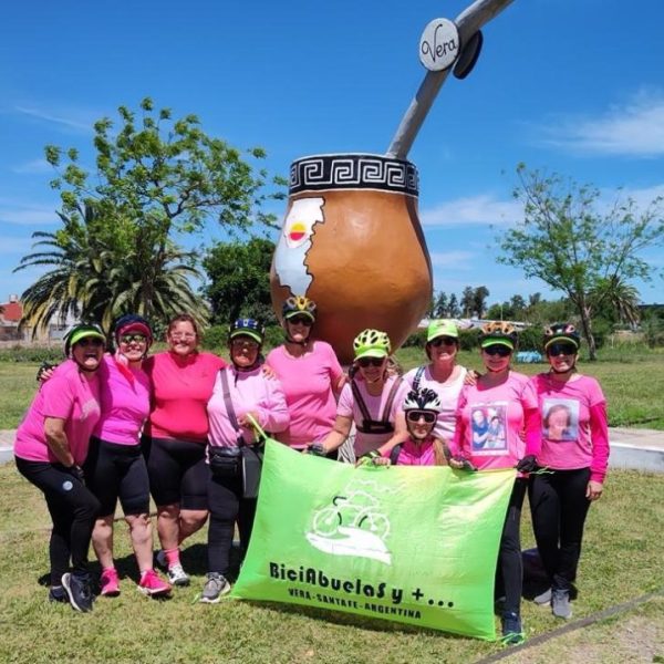 El grupo Biciabuelas & + invita a pedalear contra el cáncer de mama en Vera