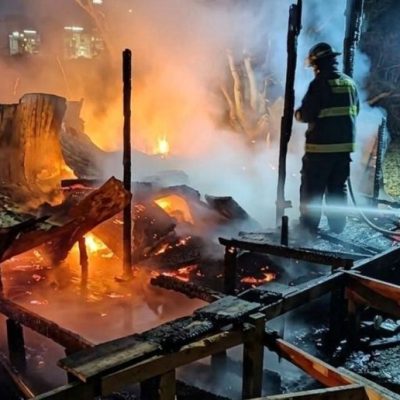 Incendio total en una vivienda precaria de la defensa en Alto Verde sin personas heridas