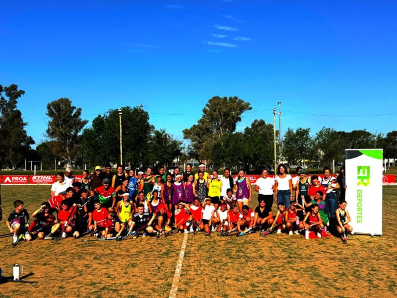 La Paz: la propuesta Aprender Haciendo brindó capacitación en hockey a deportistas y entrenadores locales