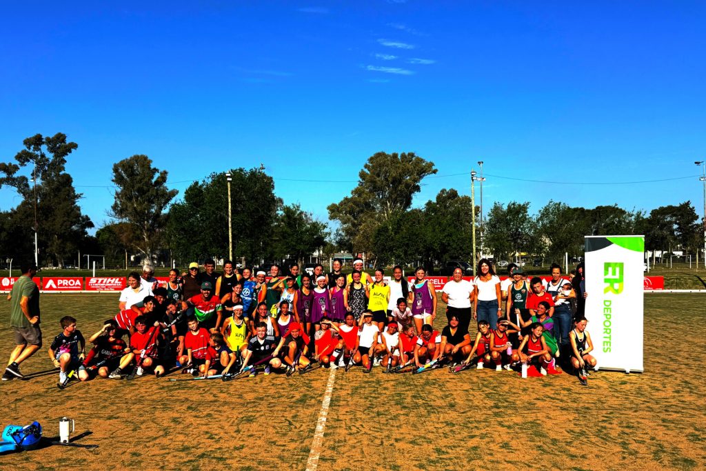 La Paz: la propuesta Aprender Haciendo brindó capacitación en hockey a deportistas y entrenadores locales