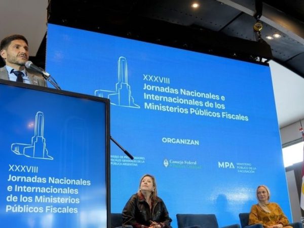 Pullaro cruzó a los abogados penalistas en Rosario y cuestionó a quienes asesoran a organizaciones criminales