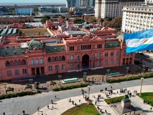 El Gobierno nacional oficializó el retiro voluntario para empleados estatales por decreto: requisitos y montos
