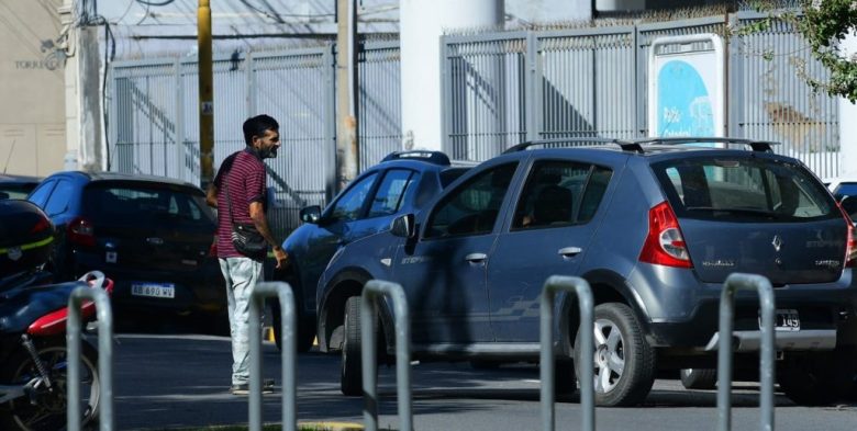 El Poder Ejecutivo de Santa Fe promulgó la ley de «cuidacoches»