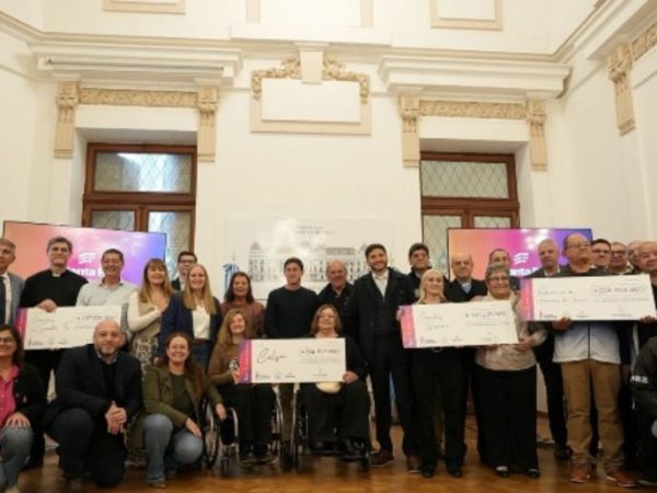 Juegos Suramericanos: Pullaro entregó más de .100 millones a Cáritas, Cilsa y Veteranos de Guerra en Santa Fe